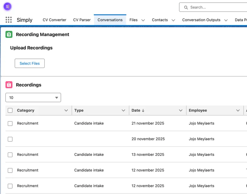 Het tabblad Conversations van de Simply-app in Salesforce, met opnames per categorie, type, datum en recruiter